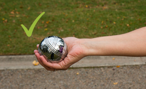 rules of petanque - holding the boule